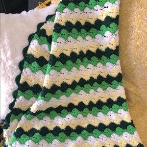 Vintage 1960s knitted throw
